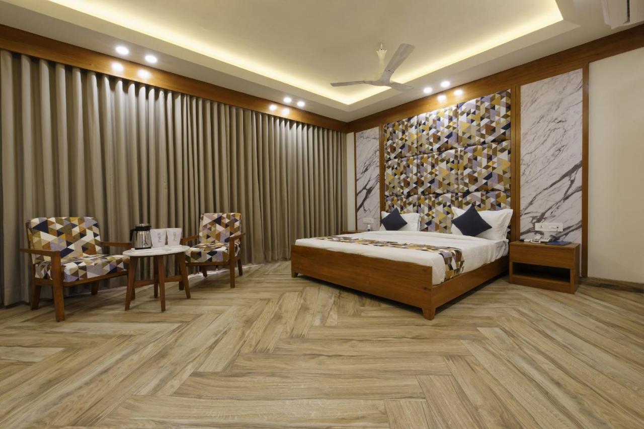 Hotel Flourish International Ahmedabad Buitenkant foto