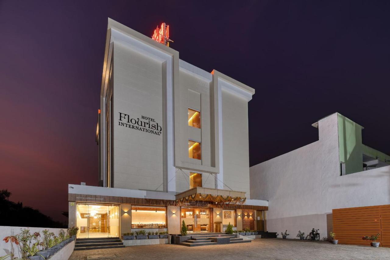 Hotel Flourish International Ahmedabad Buitenkant foto