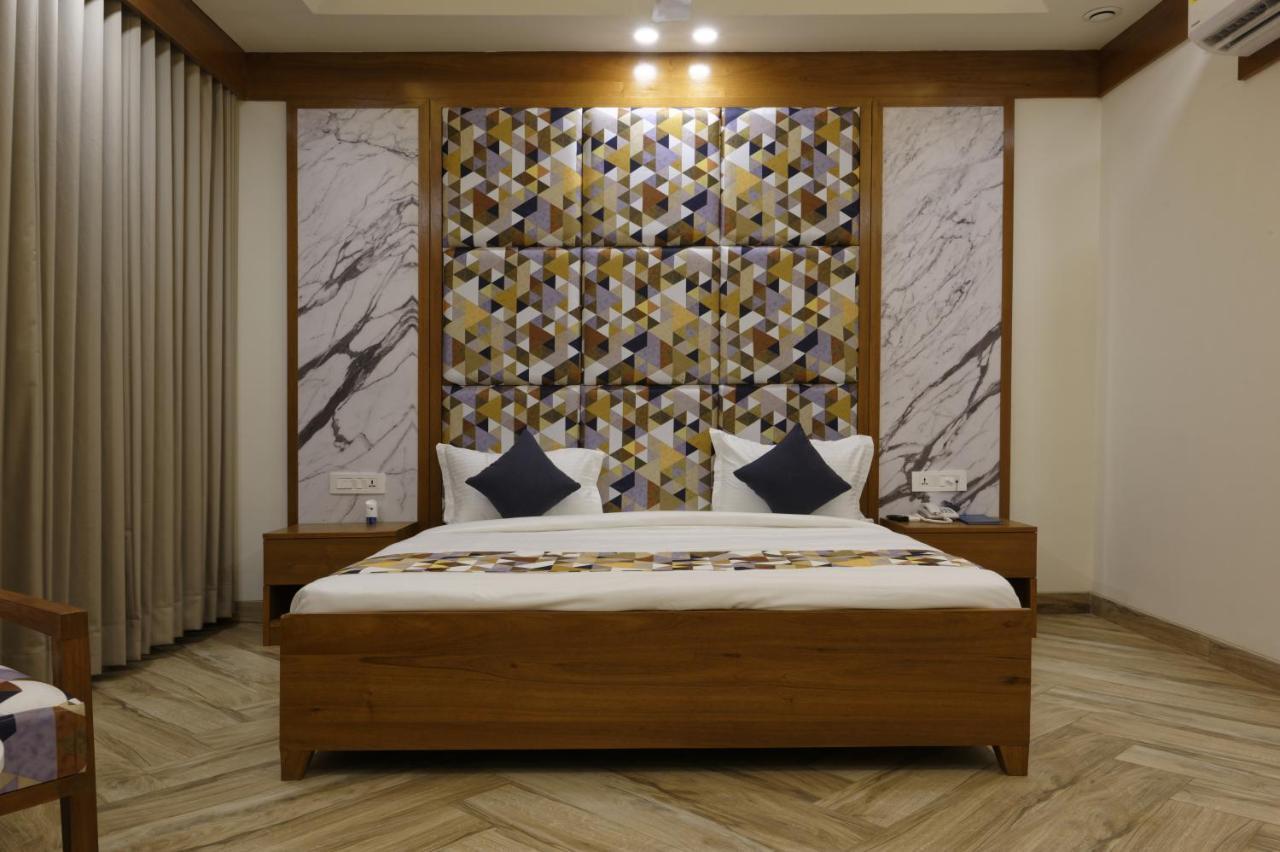 Hotel Flourish International Ahmedabad Buitenkant foto