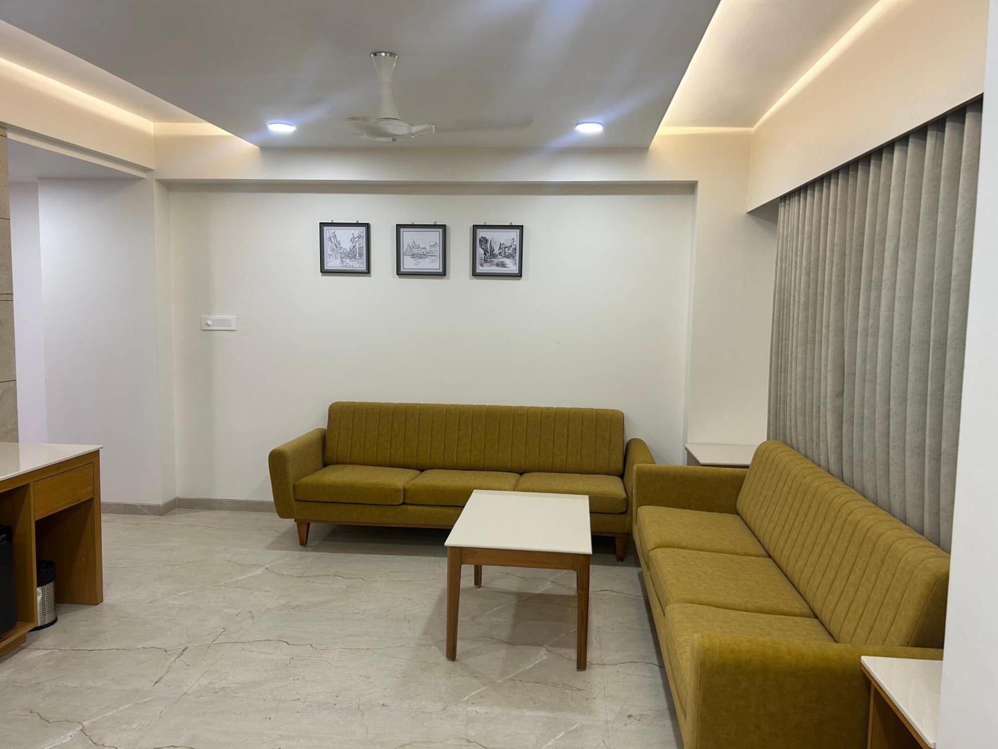 Hotel Flourish International Ahmedabad Buitenkant foto