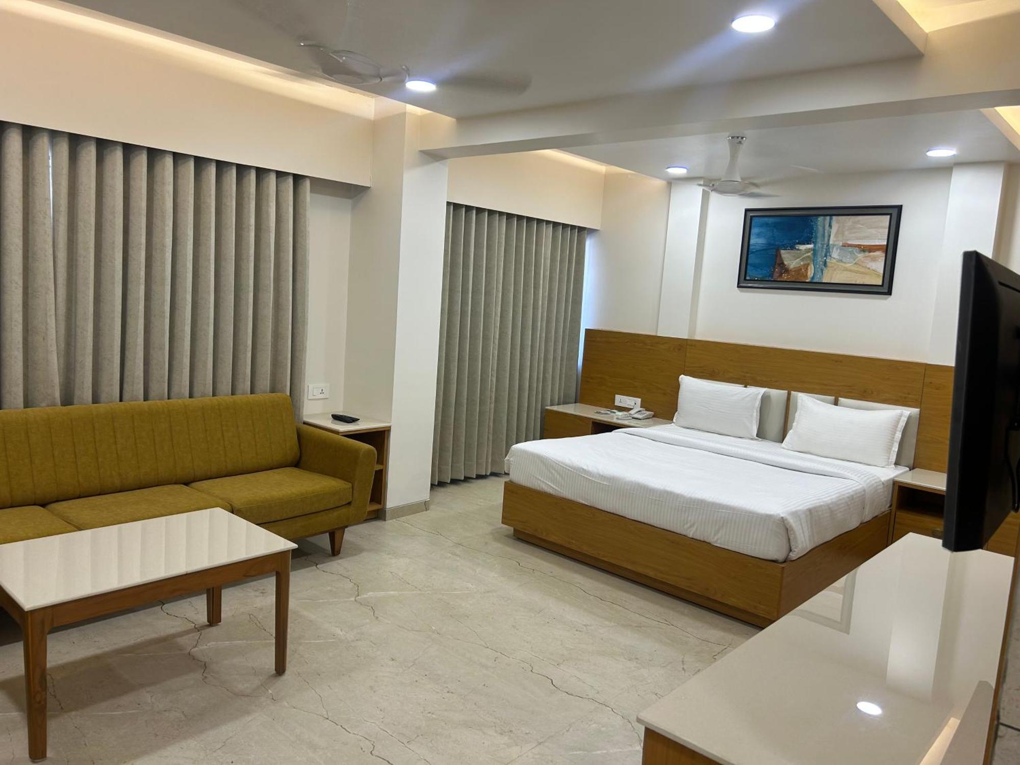 Hotel Flourish International Ahmedabad Buitenkant foto
